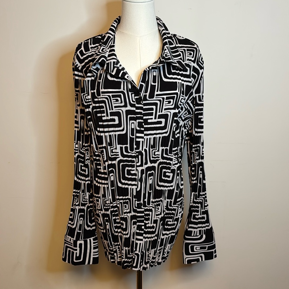 Lane Bryant black-and-white design long sleeve collared shirt size 18/20